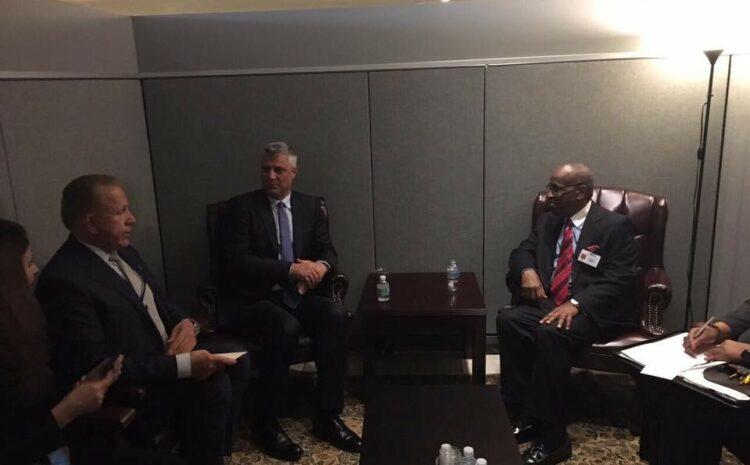 Së bashku me Presidentin Thaçi gjatë takimit me Ministrin e Jashtëm të Saint Vincent dhe Grenadines