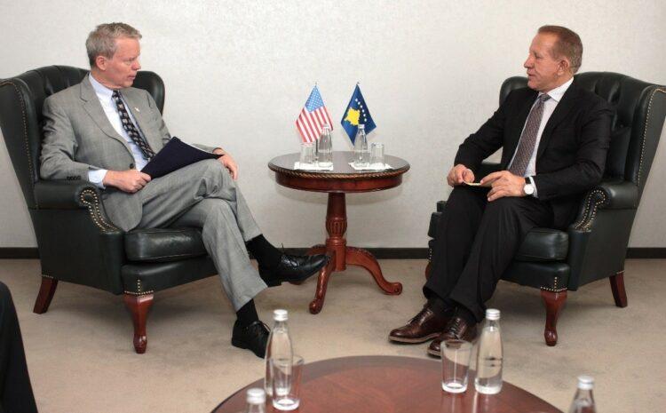 Takim me ambasadorin amerikan në Prishtinë, Greg Delawie