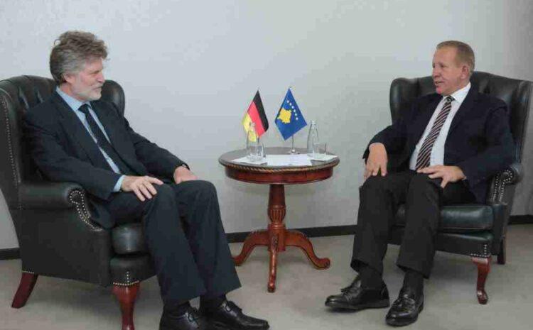 Takim me të ngarkuarin e përkohshëm me punë të Gjermanisë, Jan-Axel Voss