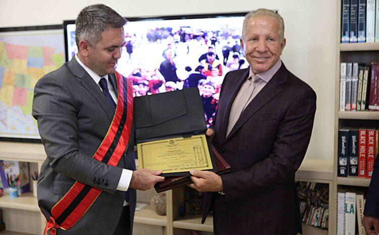 Në 19-vjetorin e eksodit kosovar, në Kukës më dhan dy tituj: “Qytetar Nderi i Kukësit” dhe “Nderi i Qarkut Kukës”