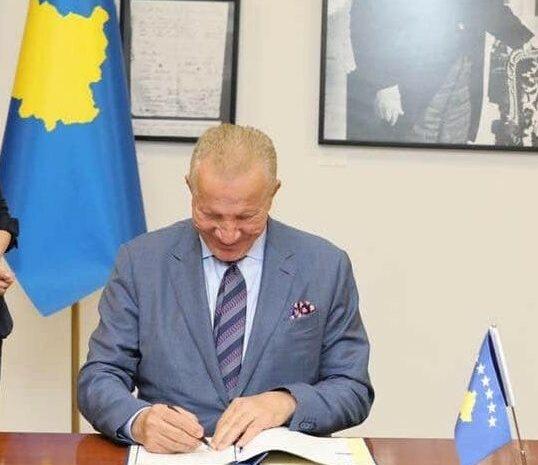 Kam autorizuar Protokollin e shtetit që të organizojë ceremoni shtetërore të varrimit për legjenden Fadil Vokrri