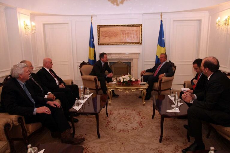 Prita në presidence një delegacion amerikan me përfaqësues të Lutjeve të Mëngjesit (“National Breakfast Prayer”), i cili përbëhej nga David Bizli, ish-guvernator i Karolinës Jugore, si dhe Mansuer Fatfat, Lary Ros e Brajan Palmieri. Biseduam me miqtë amerikanë për një varg temash. Në këtë plan, përfaqësuesit amerikanë shtruan nevojën e krijimit të një qendre të “National Breakfast Prayer” në vendin tonë, për çka morën përkrahjen e plotë nga unë si President.