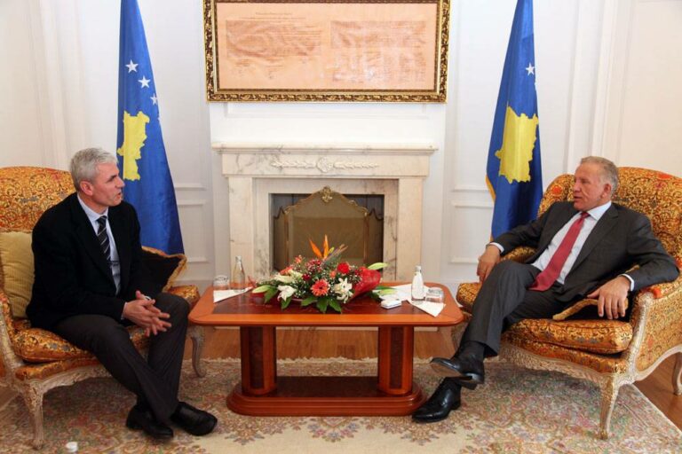 Në kuadër të aktivitetit takova Ombudspersonin e Kosovës, z.Sami Kurteshi. Theksova rëndësinë e madhe që ka për shoqërinë tonë institucioni i Ombudspersonit, në mbrojtje të të drejtave të qytetarëve të vendit. Ombudspersoni i Kosovës, z.Kurteshi më njoftoi me punën dhe shtrirjen e zyrave të këtij institucioni në komuna të ndryshme të Kosovës dhe për sfidat me të cilat përballet institucioni që ai drejton.