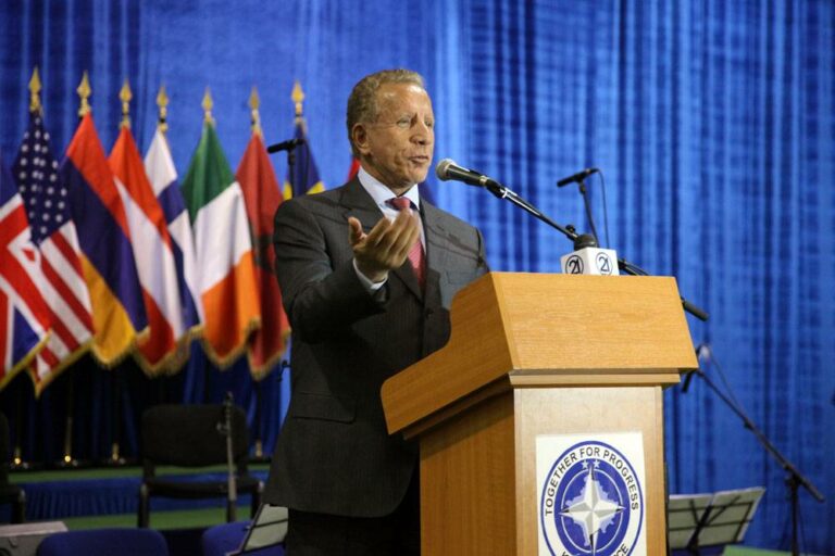 Pjesmarrës në ceremoninë vjetore të KFOR-it, organizuar në Prishtinë, në të cilën morën pjesë përfaqësues të pranisë ndërkombëtare në vend. Isha i nderuar që në cilësinë e Presidentit të Republikës së Kosovës, të shtetit mikpritës të KFOR-it, t’i përshëndes në këtë ceremoni shtetet mike që janë pjesë e KFOR-it. Ne ju jemi mirënjohës dhe ju jeni mysafirët tanë, në tokën tonë. Ju e dini kultin që ka populli ynë për miqtë e vet. Populli i Kosovës ju do dhe ju respekton. Ju faleminderit gjeneral Buhler, juve dhe trupave tuaja, për mbështetjen që jeni duke i dhënë Kosovës.