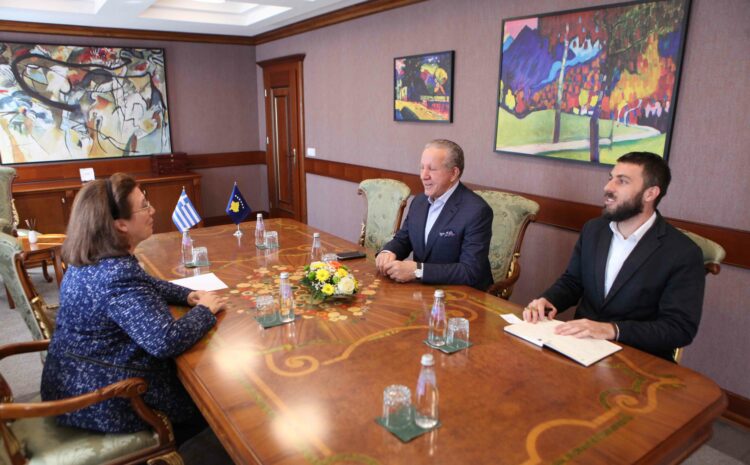 Takim me diplomaten greke në Prishtinë