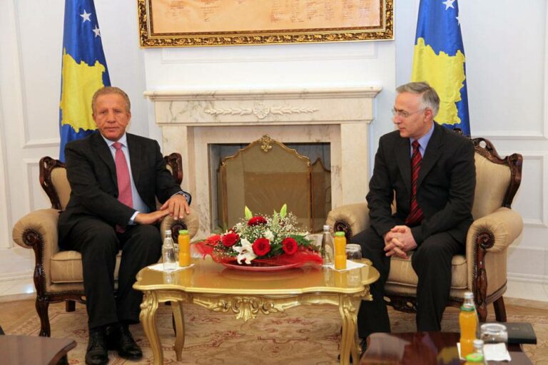 Detyrën si president e pranova nga ish-U.D. i Presidentit, dr. Jakup Krasniqi, ku ceremonia e dorëzim-pranimit u zhvillua në kabinetin e Presidentit të Republikës. z.Krasniqi më uroi sukses në detyrën e Presidentit. Kurse unë i garantova z.Krasniqi, pasi ishte edhe kryetar i Kuvendit, se do të ketë bashkëpunim të vazhdueshëm, në interes të ndërtimit të një shteti të sinqertë për të gjithë qytetarët e Kosovës.