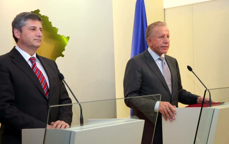 Kam takuar Ministrin e Punëve të Jashtme të Austrisë, z.Michael Spindelegger, me të cilin biseduam për veprimet të cilat Kosova duhet t’i ndërmarrë në mënyrë që të përshpejtojë rrugëtimin e vet drejt BE-së. Ministrin e luta që Kosovës t’i ndihmojë në të gjitha integrimet e sidomos në ato ekonomike. Organizatat ekonomike për të cilat Kosova tani ka nevojë, të jetë pjesëmarrëse e barabartë me shtetet e tjera të Evropës.