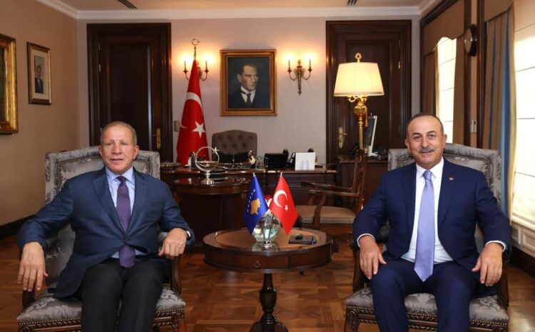 Me mikun tim, ministrin e jashtëm të Turqisë Mevlüt Çavusoglu, në Ankara