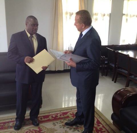 Burundi është shteti i radhës i OKB-së, dhe i pari i vendeve anëtare të SADC dhe Afrikës lindore që e njeh Republikën e Kosovës, si shtet të pavarur dhe sovran. Në kryeqytetin e këtij shteti, Bujumbura, shkova të pranoi Notën Verbale nga ministri i punëve të Jashtme, Laurent Kavakure.