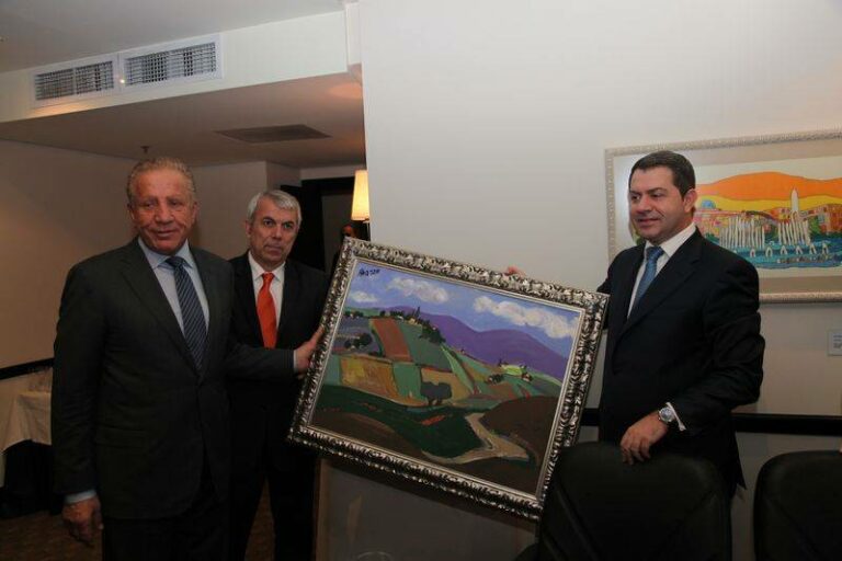 Në ditën e dytë të vizitës zyrtare në Republikën e Shqipërisë, takova z.Shpëtim Idrizi, kryetar i Partisë për Drejtësi, Integrim dhe Unitet (PDIU). Biseduam për gjendjen politike dhe ekonomike, për problemet që i mundojnë Kosovën dhe Shqipërinë. Biseduam edhe për të drejtat e njeriut dhe ne tani kemi edhe mbështetjen e madhe të bashkësisë ndërkombëtare e cila e ndihmon kauzën tonë të madhe. Kosova nuk do ta lë këtë iniciativë vetëm në fjalë, por do të fillojë punë intensive. Ne do të formojmë një grup, i cili do t’ia fillojë punës që nga tani dhe besoj se deri te takimi tjetër ne do të kemi rezultatet e para të formimit të një tregu të gjerë, që del jashtë kufijve të Shqipërisë, jashtë kufijve të Kosovës.