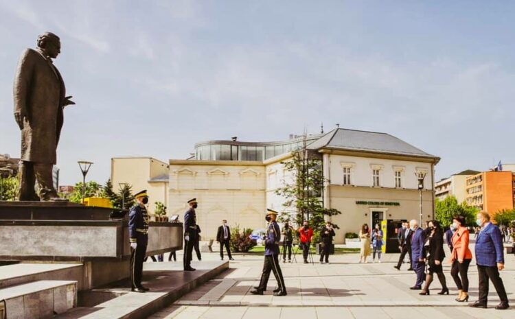 Në ditën e presidentit, me Presidenten Osmani dhe ish-Presidentët e tjerë të vendit