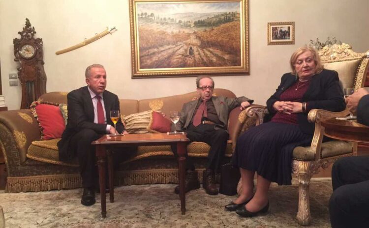 Vizita e Ismail Kadare dhe Helenës në shtëpinë time, një takim me shkrimtarin e madh
