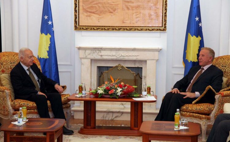 Presidenti Pacolli uroi arsimtarët dhe veteranët e arsimit për Ditën e Mësuesit