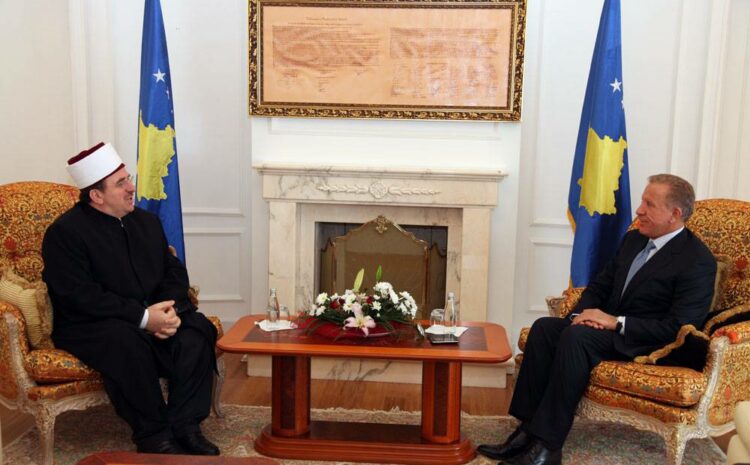 Presidenti Pacolli priti myftiun Tërnava