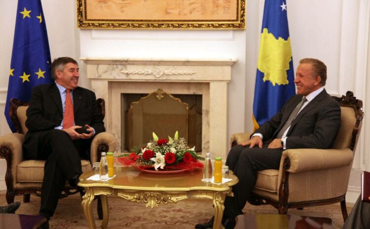 Presidenti Pacolli priti shefin e EULEX-it, z. Xavier Bout de Marnhac