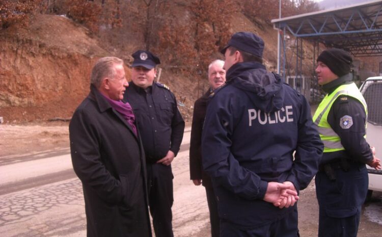 Presidenti Pacolli vizitoi pikat kufitare 1 dhe 31 në Zubin Potok dhe Leposaviq